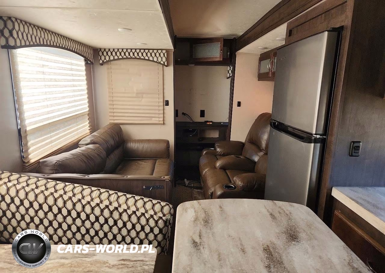 2019 Shasta Phoenix Lite VIN:5ZT3SPVB5KA000727 - 6