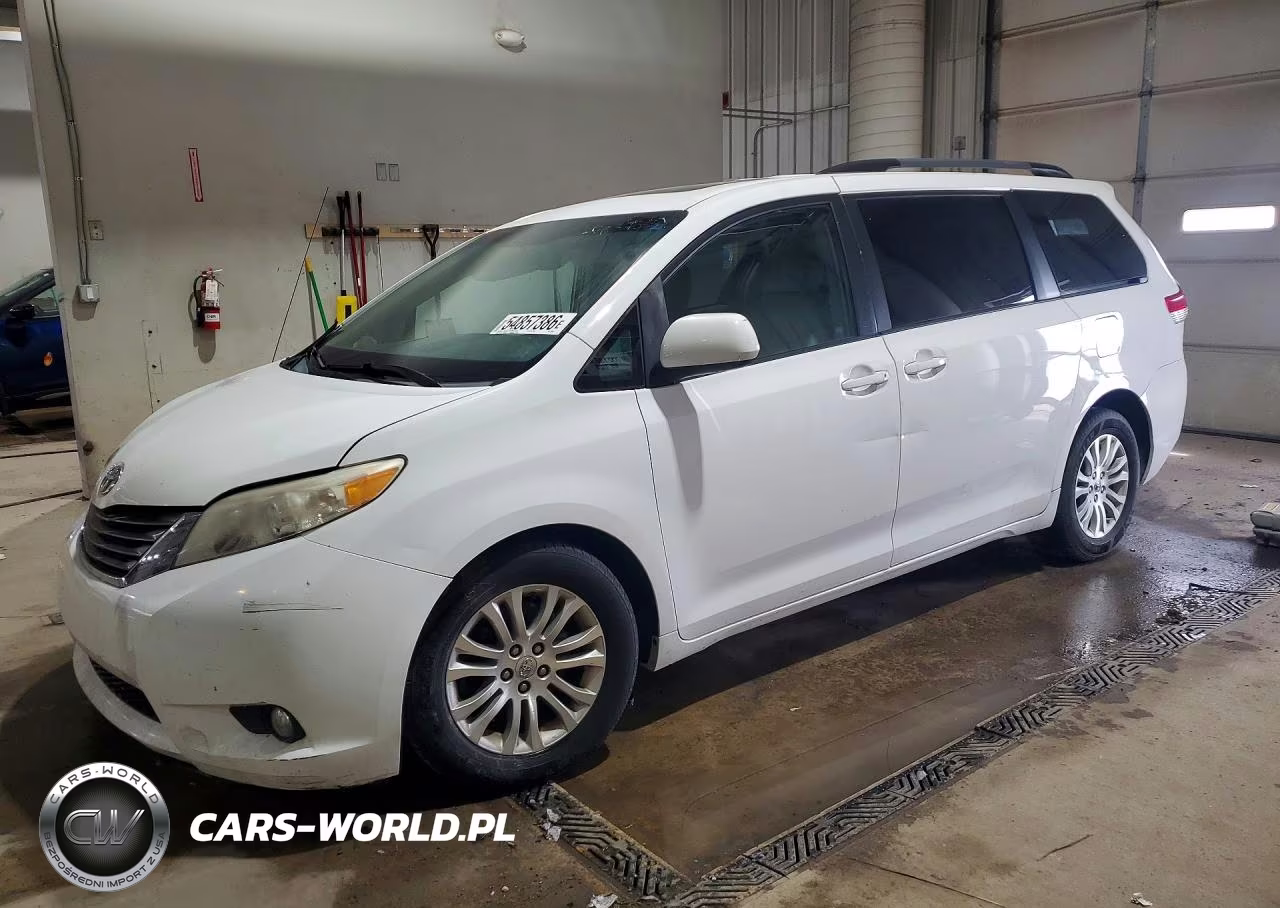 2013 Toyota Sienna Xle 8-Passenger – zdjęcie 1 z 14