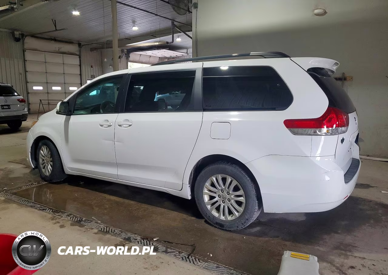 2013 Toyota Sienna Xle 8-Passenger VIN:5TDYK3DC7DS292705 - 2