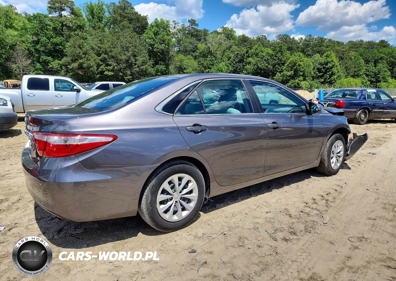 2016 Toyota Camry Le VIN:4T4BF1FK5GR519071 - 3