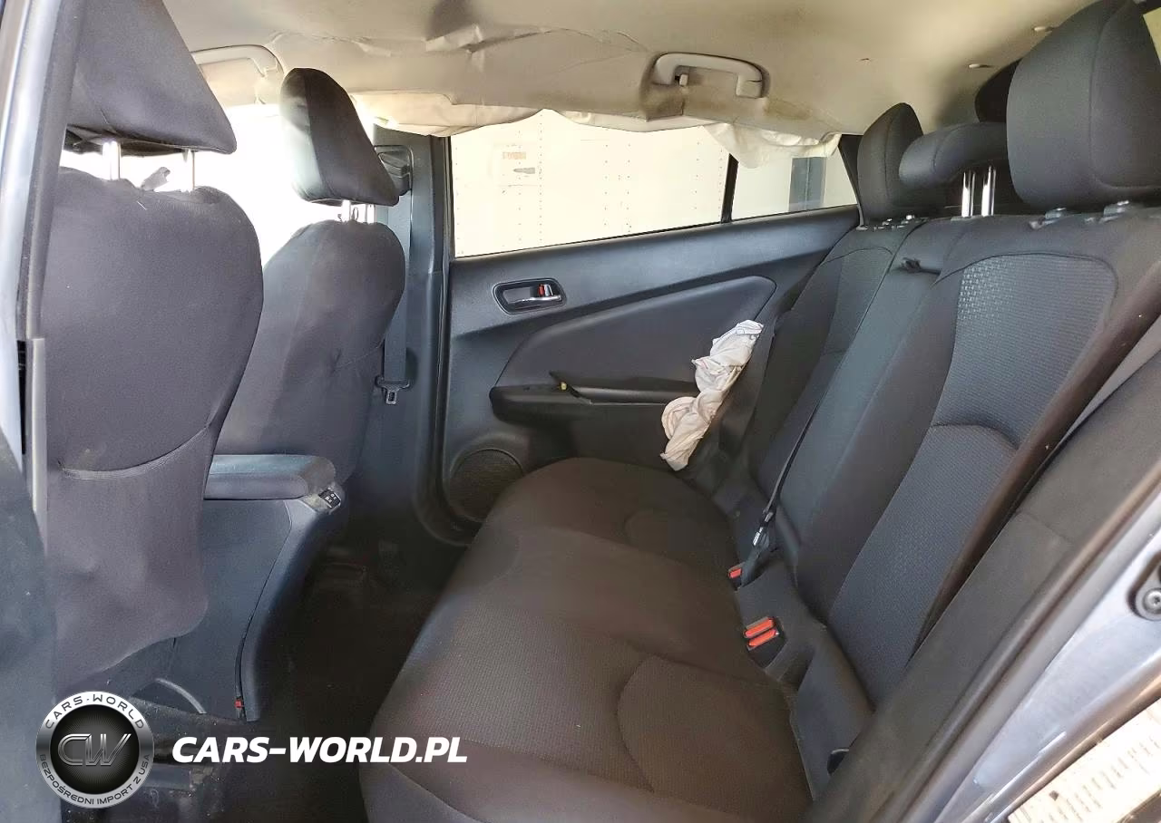 2021 Toyota Prius Le VIN:JTDKAMFU5M3143893 - 10