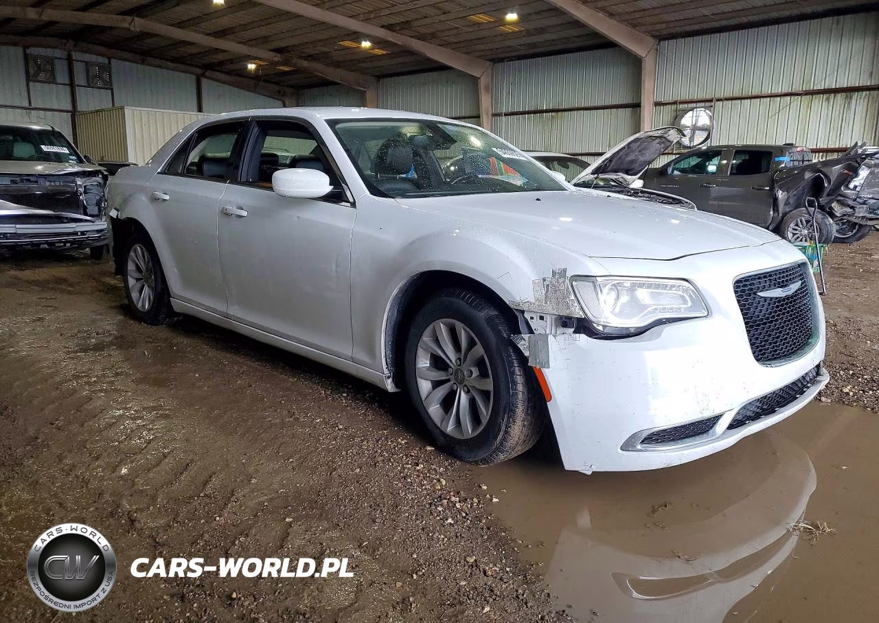 2016 Chrysler 300 Limited VIN:2C3CCAAG3GH252714 - 4