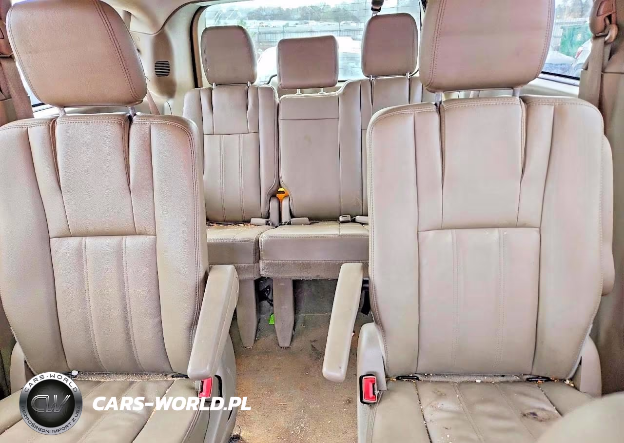 2014 Chrysler Town & Country Touring VIN:2C4RC1BG1ER165552 - 10