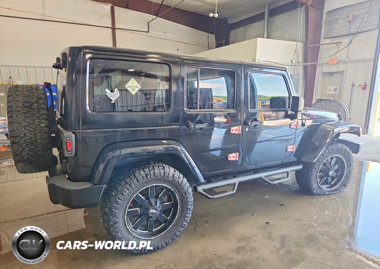 2013 Jeep Wrangler Unlimited Sahara VIN:1C4BJWEGXDL635505 - 3