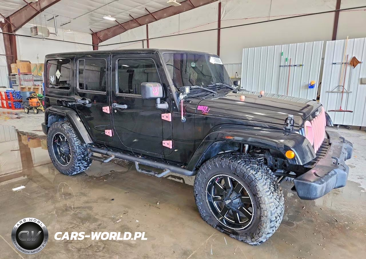 2013 Jeep Wrangler Unlimited Sahara VIN:1C4BJWEGXDL635505 - 4