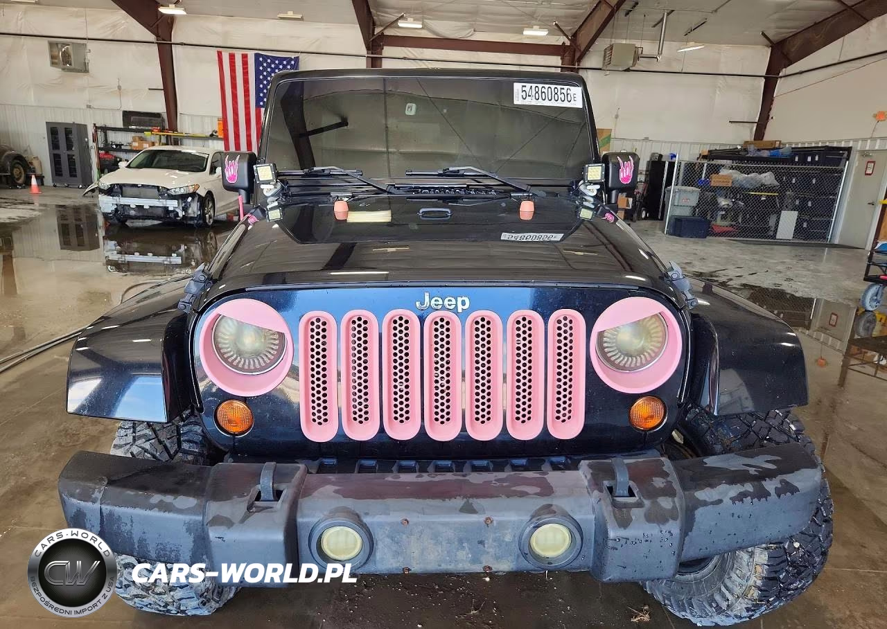 2013 Jeep Wrangler Unlimited Sahara VIN:1C4BJWEGXDL635505 - 5