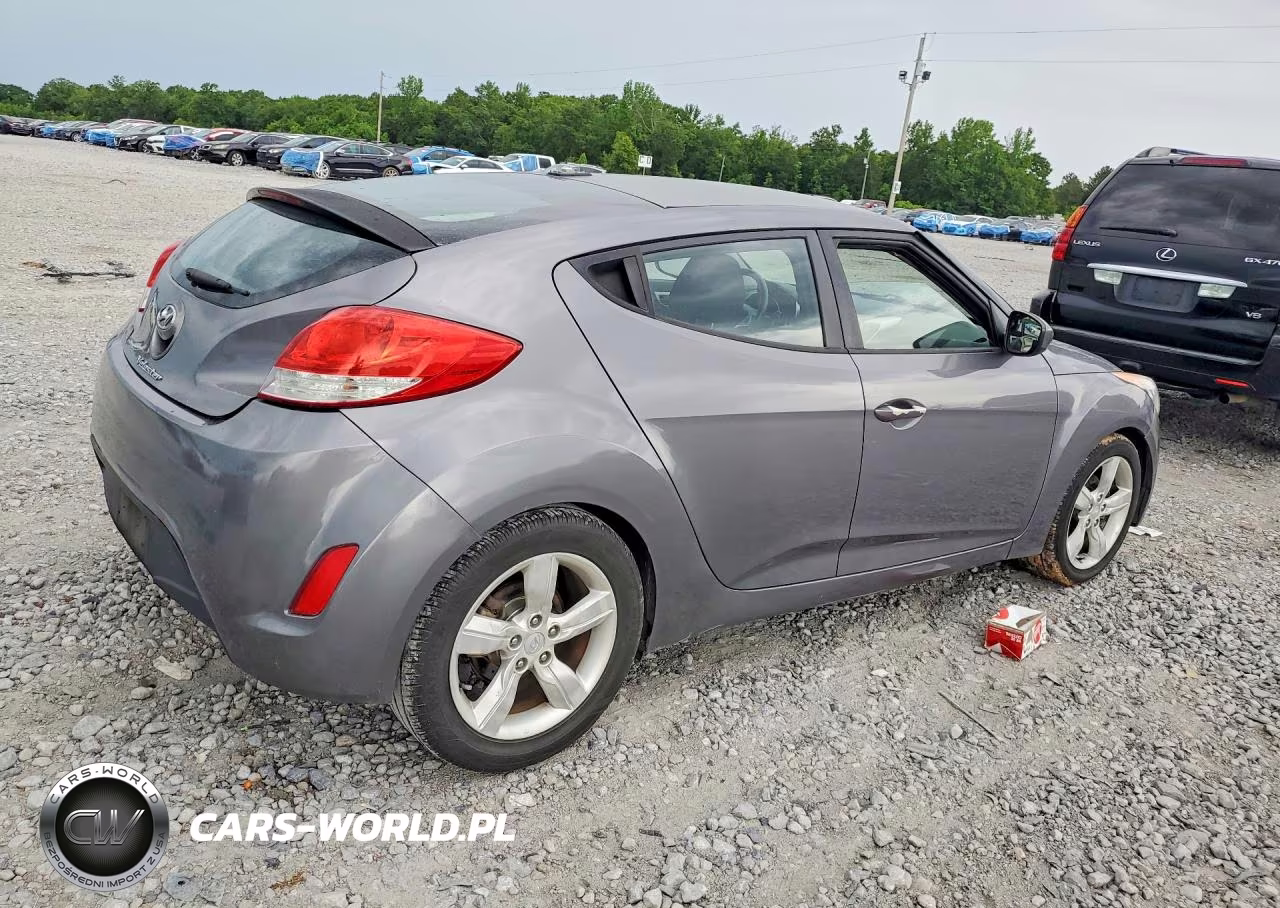 2015 Hyundai Veloster Base VIN:KMHTC6AD8FU239446 - 3