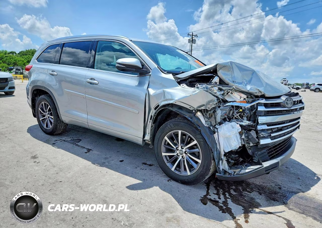 2018 Toyota Highlander Xle VIN:5TDKZRFHXJS257875 - 4
