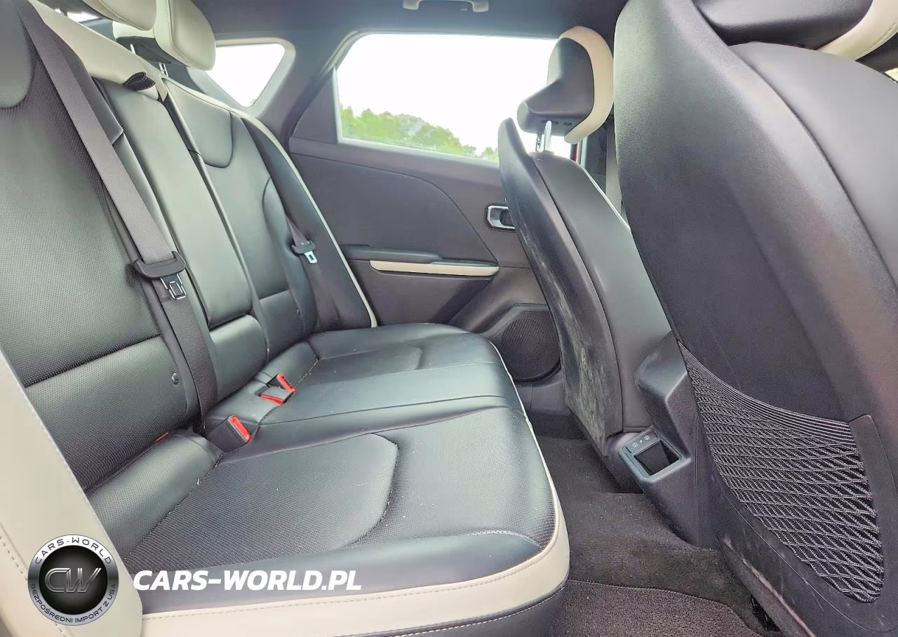 2025 Kia K4 Gt Line VIN:3KPFW4DE6SE154034 - 10