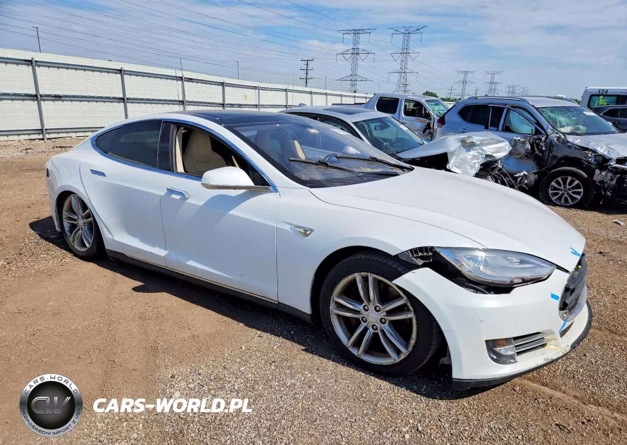 2013 Tesla Model S VIN:5YJSA1CN1DFP13869 - 4