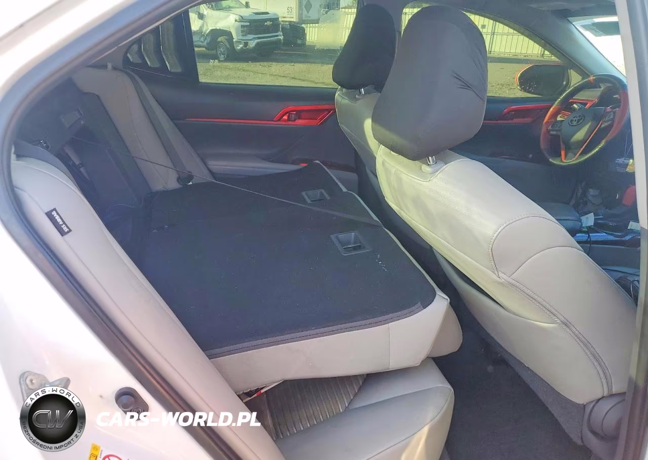 2018 Toyota Camry Se VIN:4T1B11HK2JU108739 - 10
