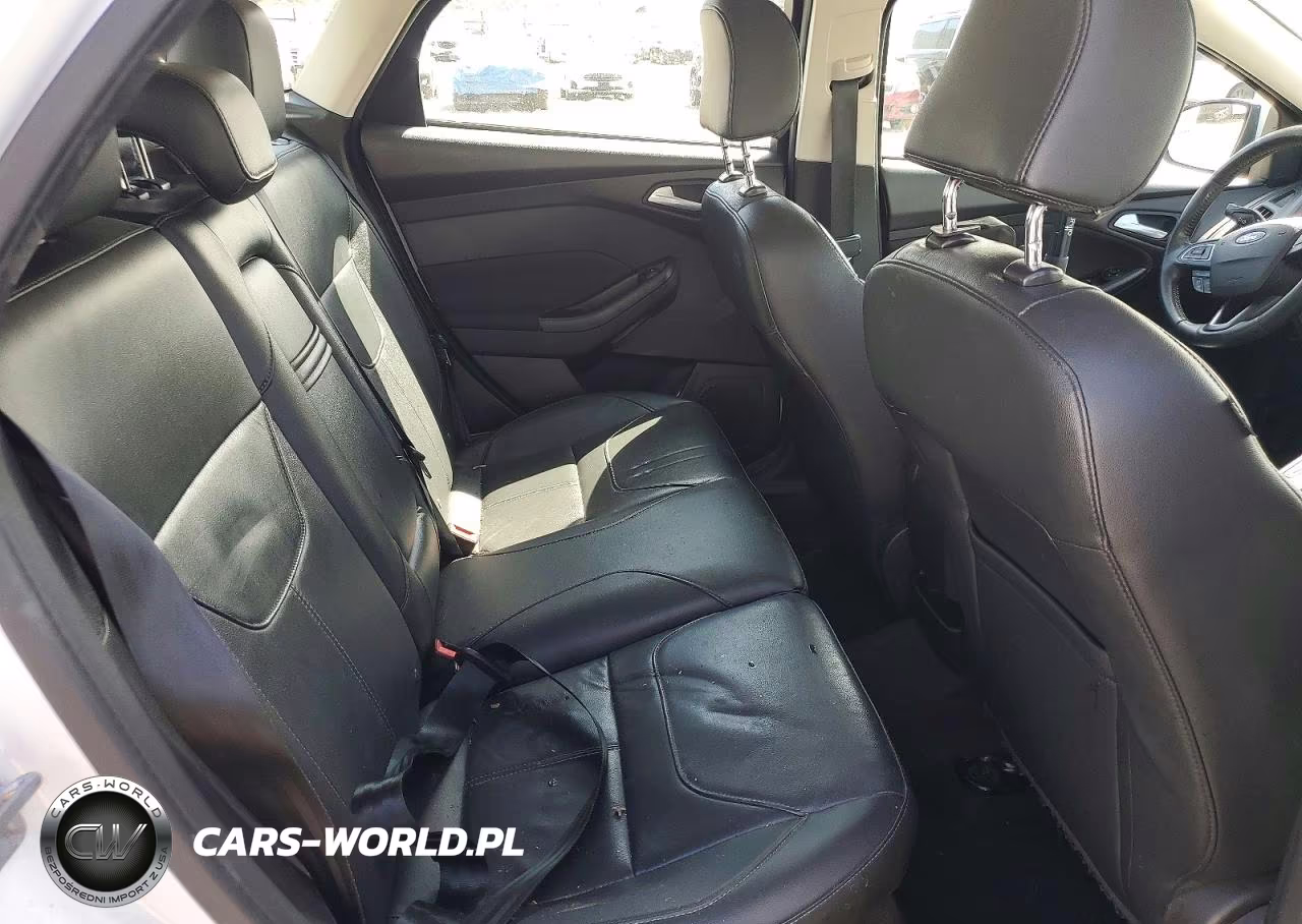 2016 Ford Focus Se VIN:1FADP3K22GL311439 - 10