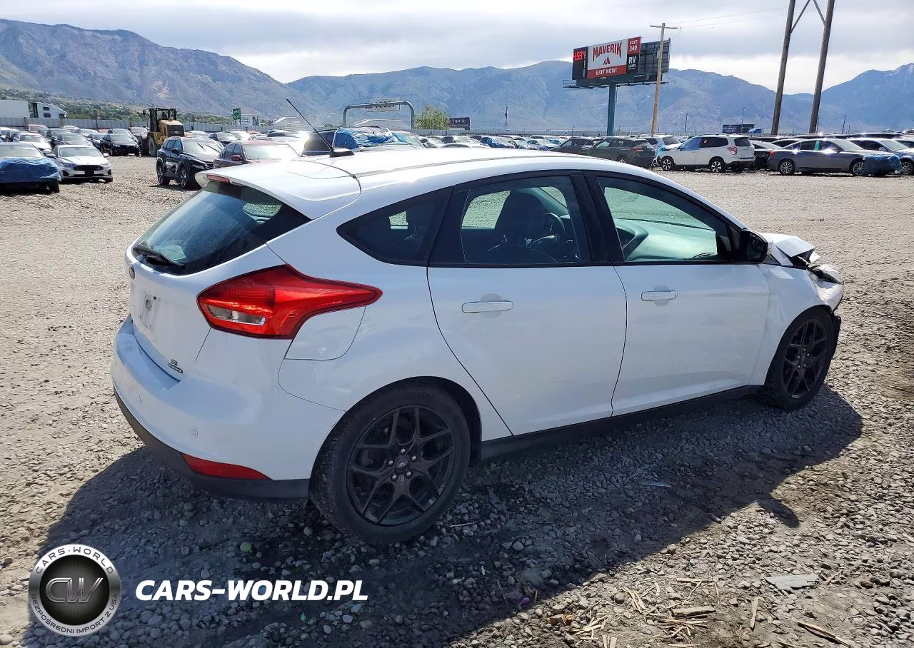2016 Ford Focus Se VIN:1FADP3K22GL311439 - 3