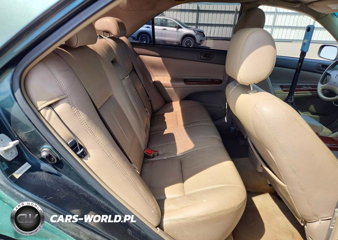 2003 Toyota Camry Le VIN:4T1BE32K23U704154 - 10