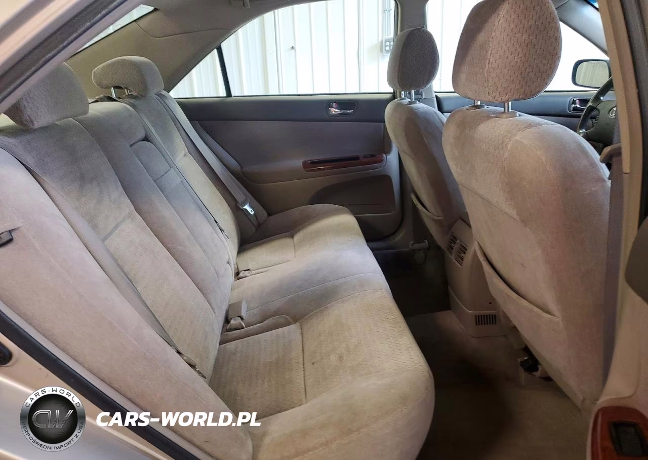 2002 Toyota Camry Xle VIN:JTDBE32K020048420 - 10