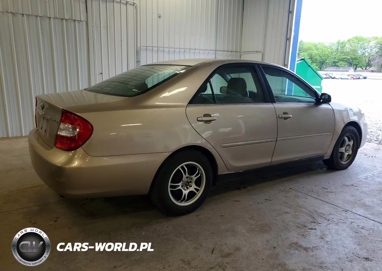 2002 Toyota Camry Xle VIN:JTDBE32K020048420 - 3