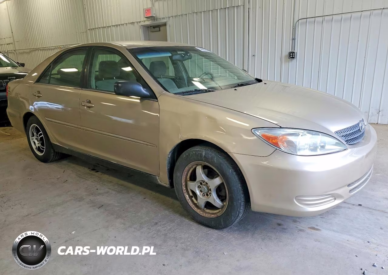 2002 Toyota Camry Xle VIN:JTDBE32K020048420 - 4