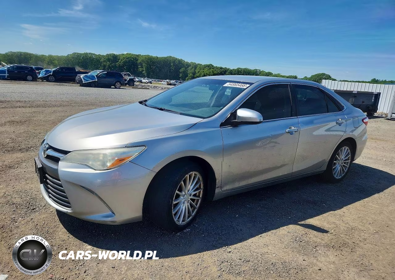 2015 Toyota Camry Le – zdjęcie 1 z 12