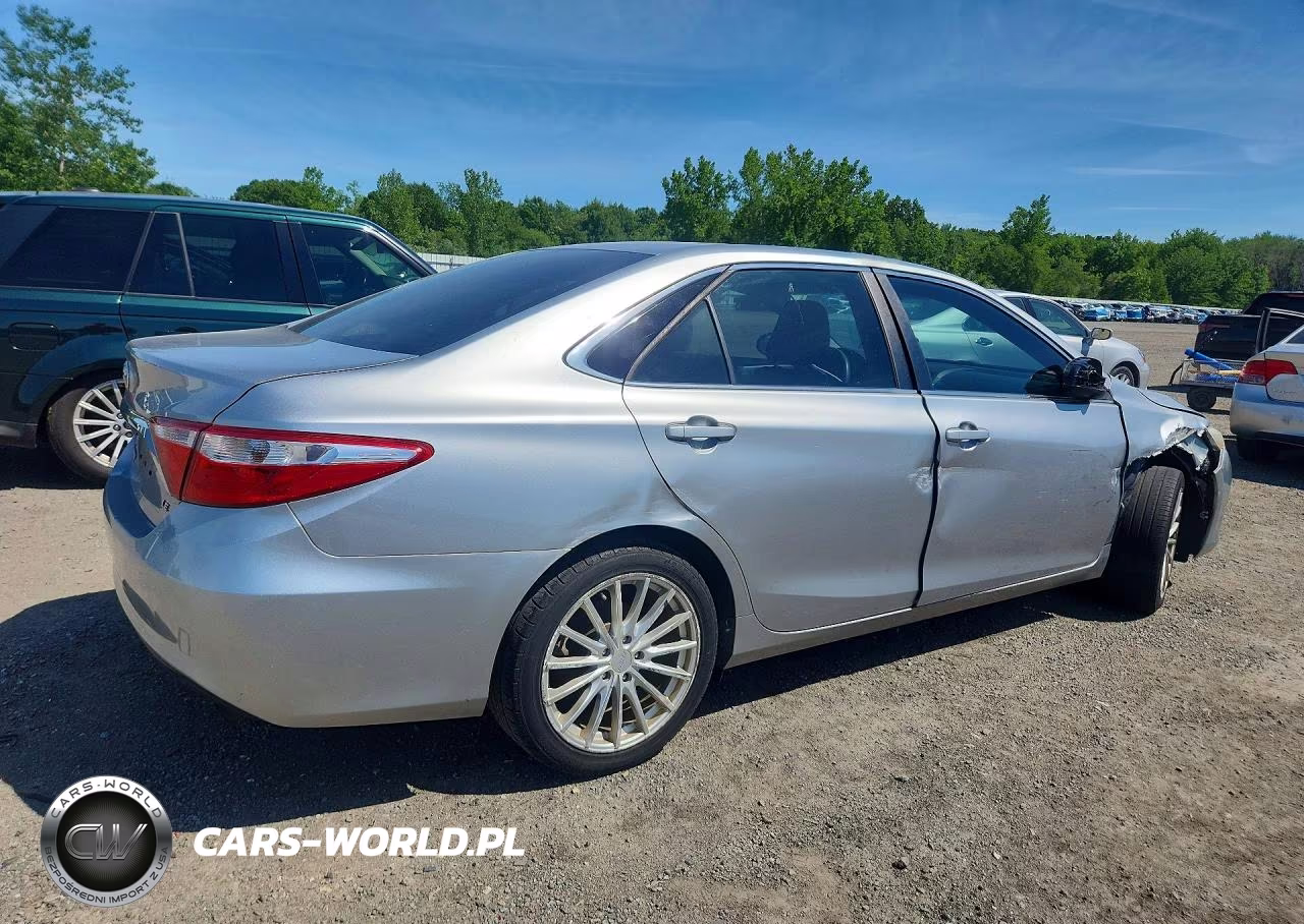 2015 Toyota Camry Le VIN:4T4BF1FK1FR495852 - 3