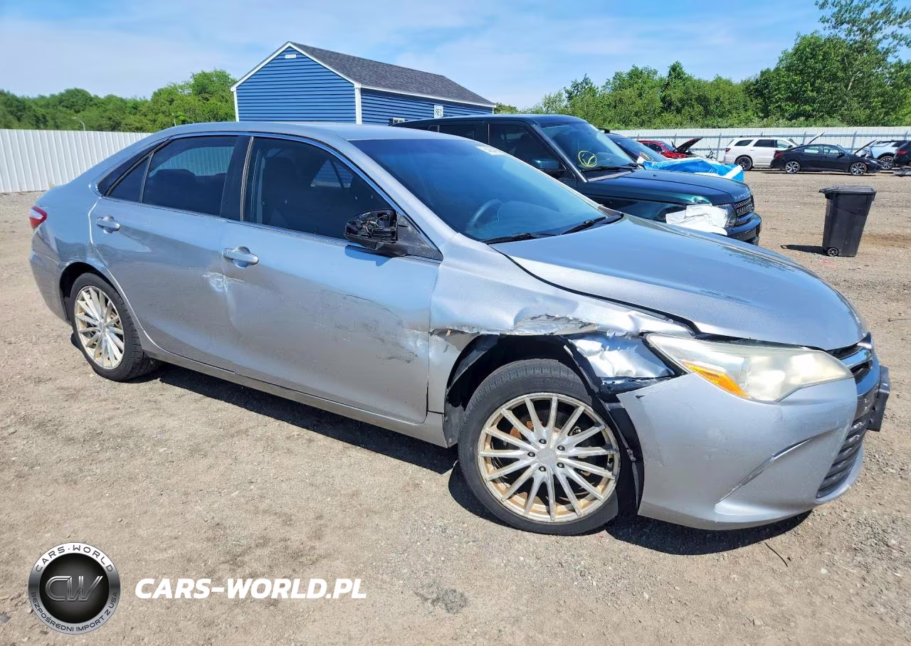 2015 Toyota Camry Le VIN:4T4BF1FK1FR495852 - 4
