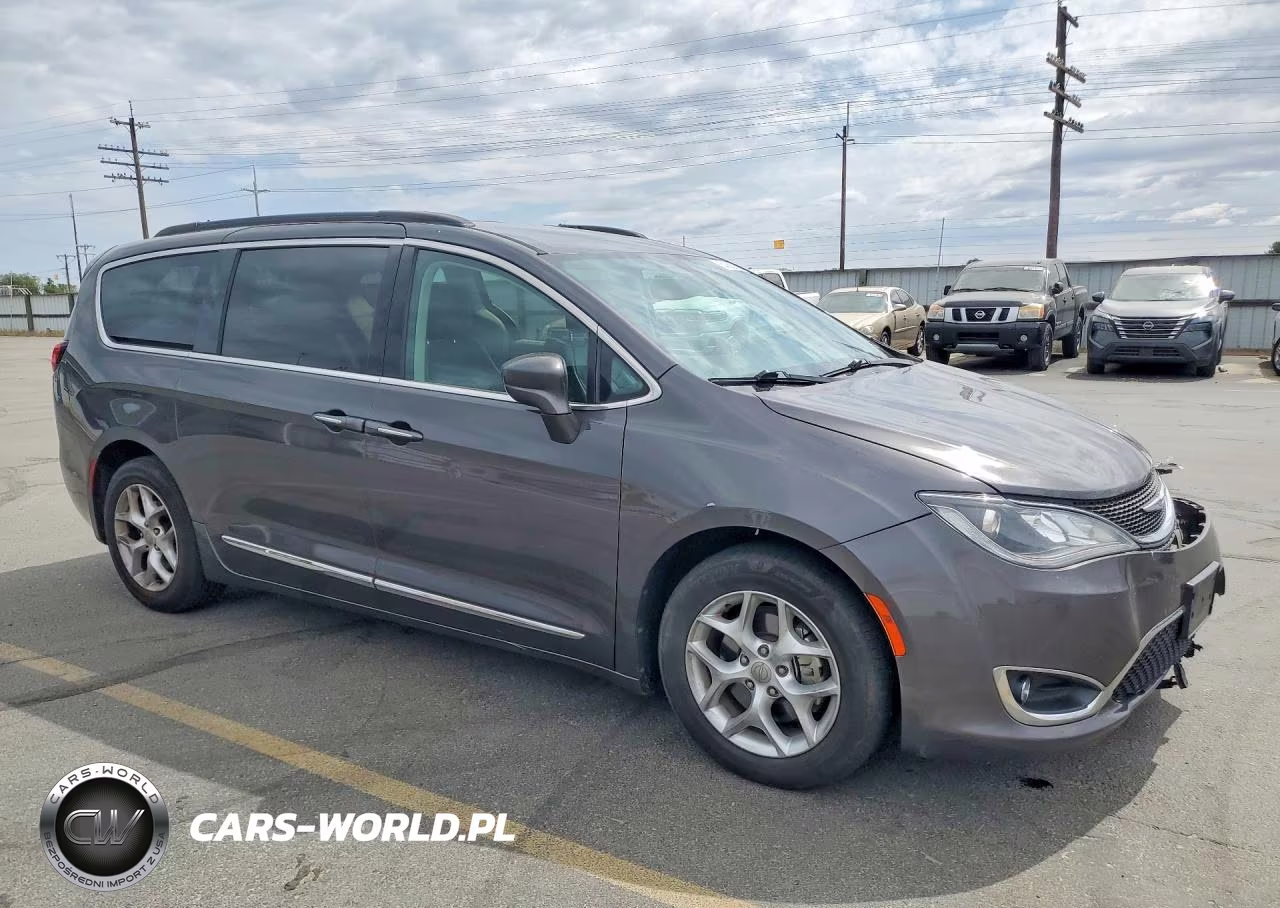 2017 Chrysler Pacifica Touring L VIN:2C4RC1BG0HR803858 - 4