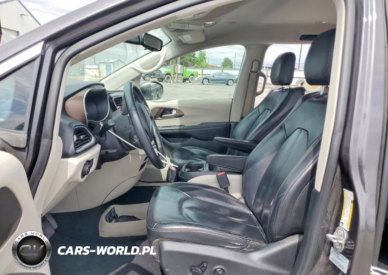 2017 Chrysler Pacifica Touring L VIN:2C4RC1BG0HR803858 - 7