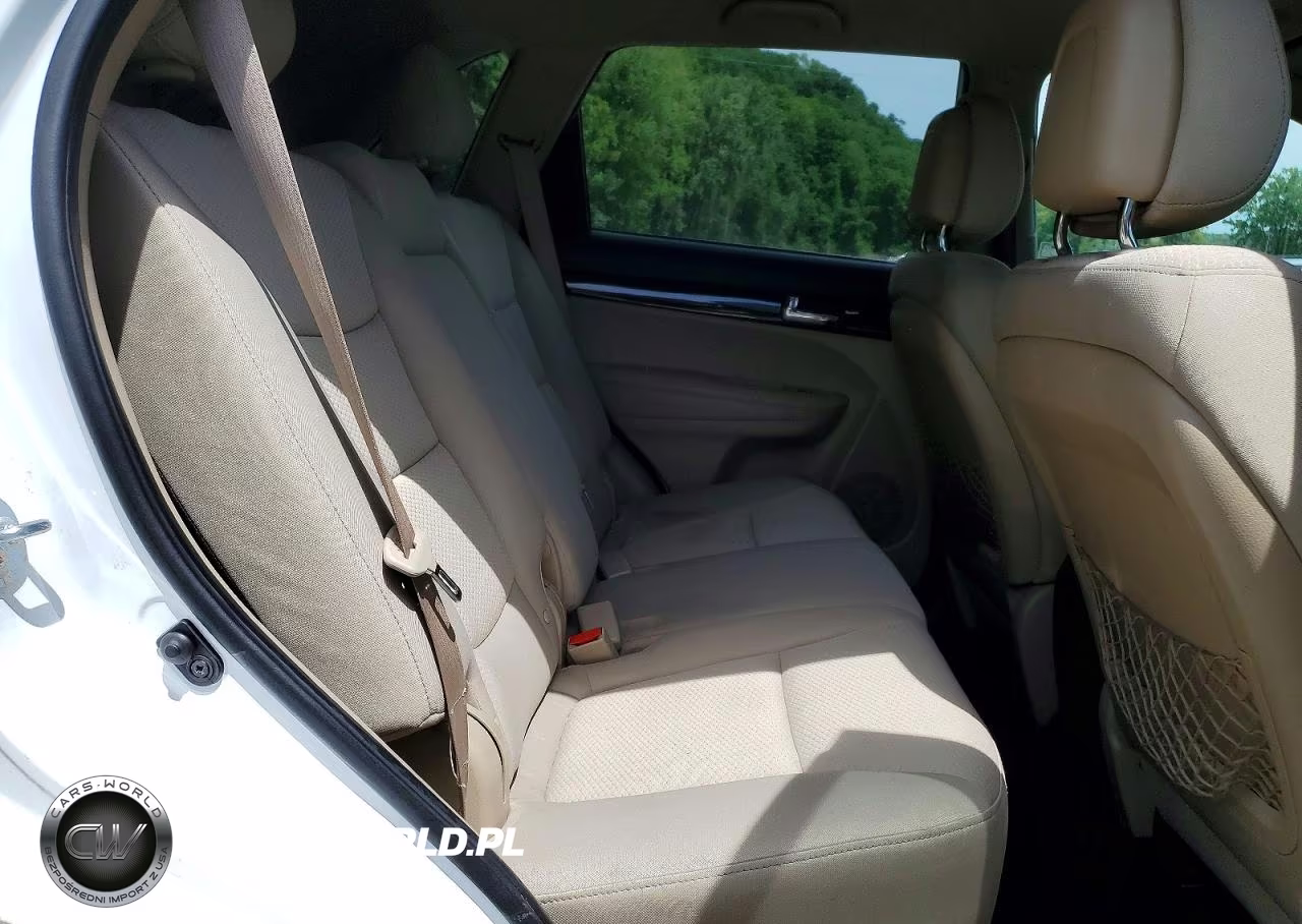 2011 Kia Sorento Lx VIN:5XYKTCA12BG009241 - 11
