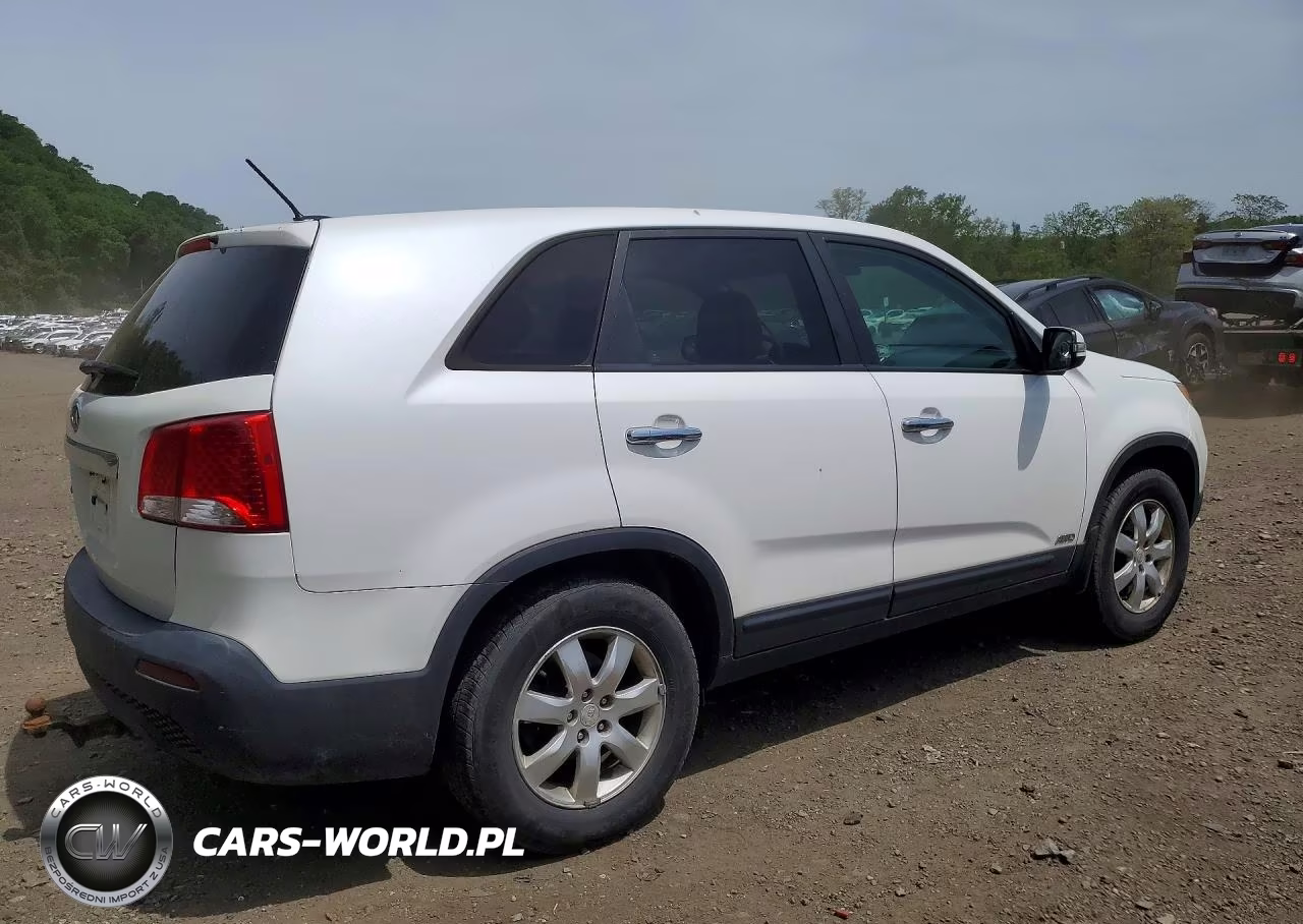 2011 Kia Sorento Lx VIN:5XYKTCA12BG009241 - 3