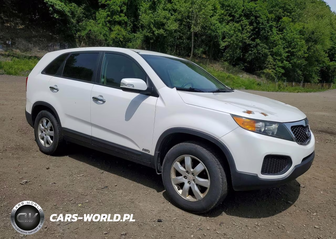 2011 Kia Sorento Lx VIN:5XYKTCA12BG009241 - 4
