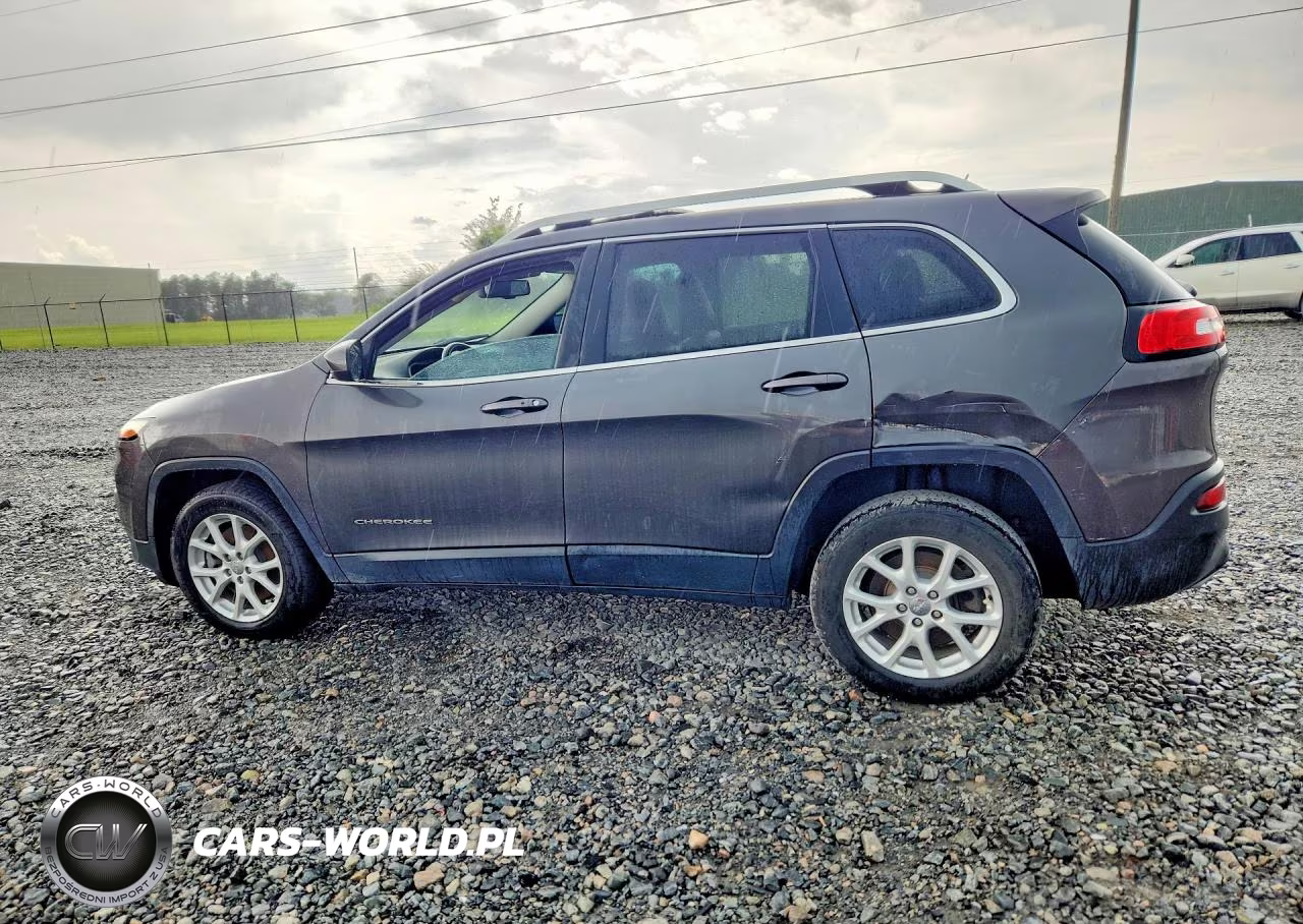 2015 Jeep Cherokee Latitude VIN:1C4PJLCS2FW631221 - 2