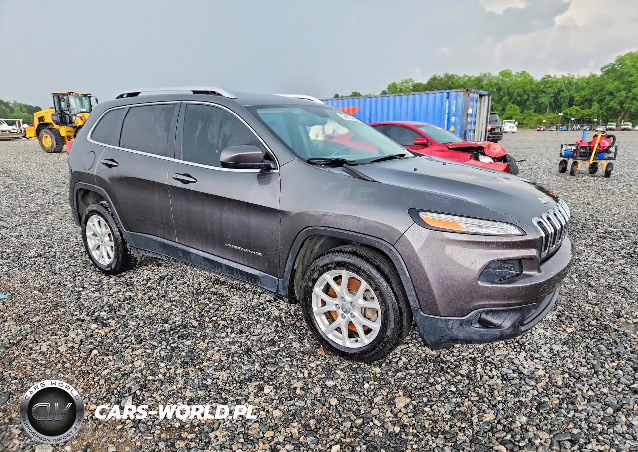 2015 Jeep Cherokee Latitude VIN:1C4PJLCS2FW631221 - 4