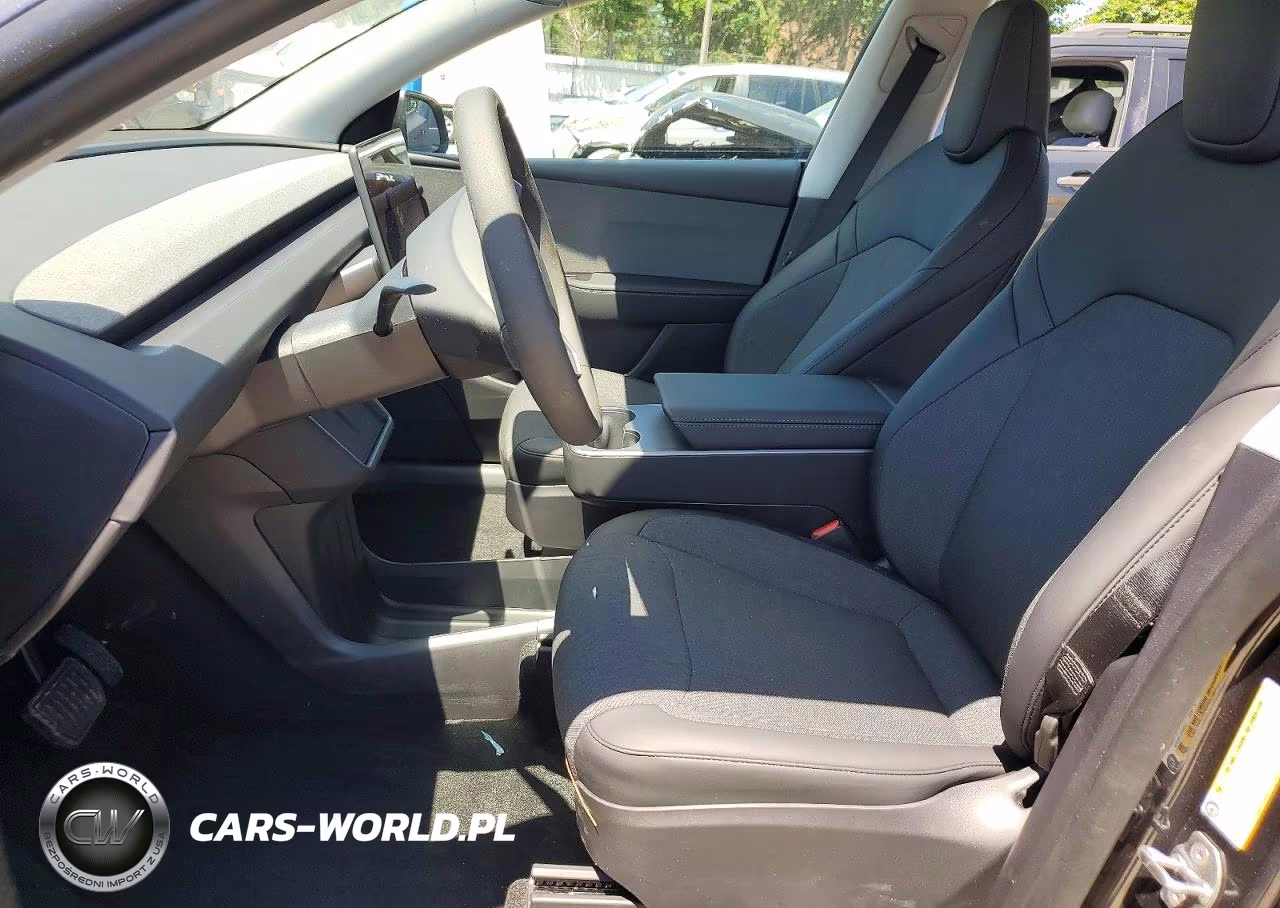 2026 Tesla Model Y VIN:7SAYGDED1TA590068 - 7