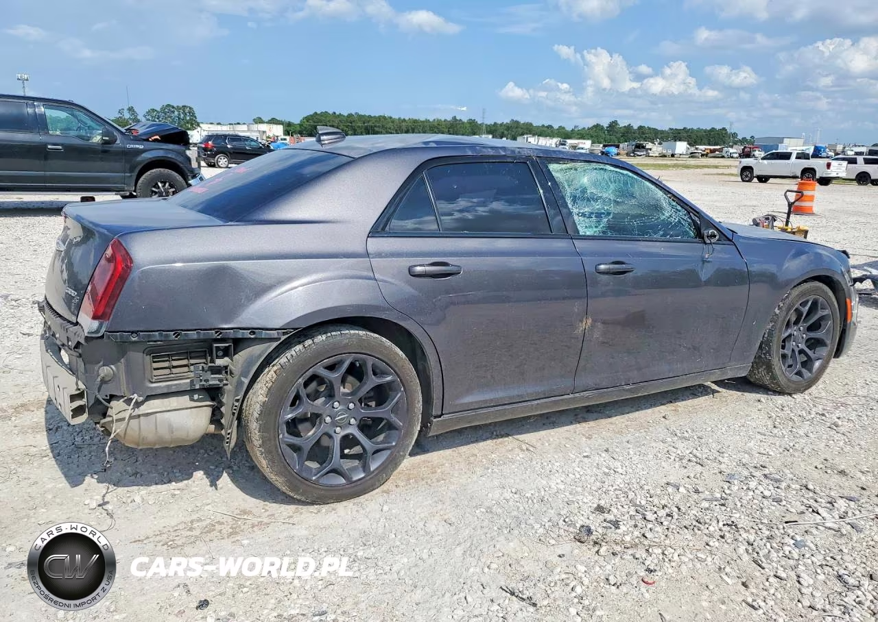 2019 Chrysler 300 S VIN:2C3CCABG2KH686520 - 3