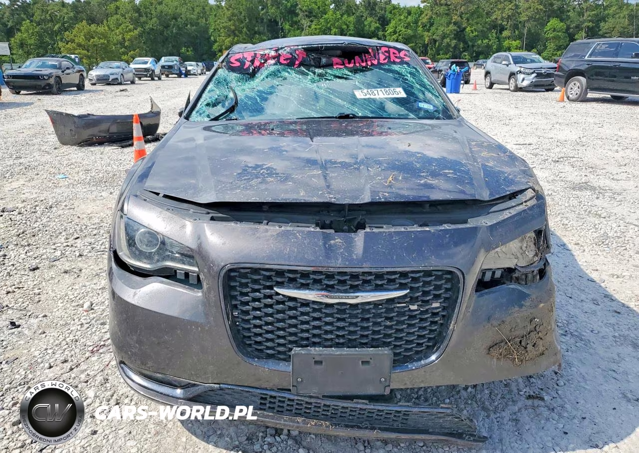 2019 Chrysler 300 S VIN:2C3CCABG2KH686520 - 5