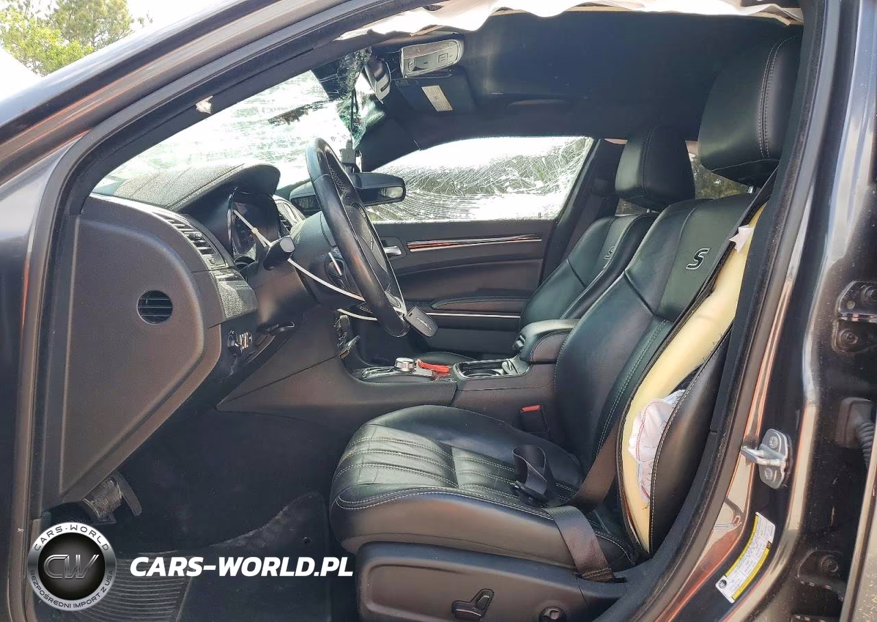 2019 Chrysler 300 S VIN:2C3CCABG2KH686520 - 7