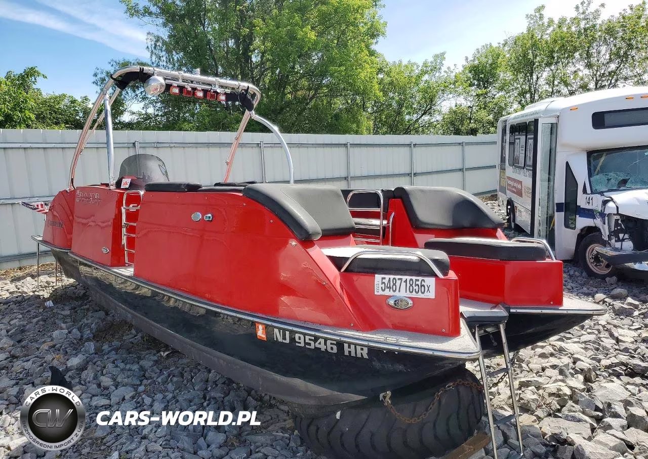 2014 Caravelle Boat