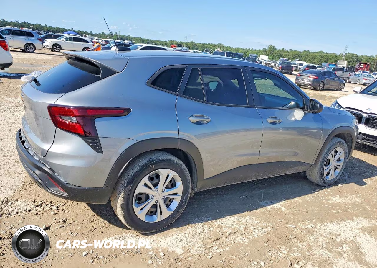 2025 Chevrolet Trax Ls VIN:KL77LFEPXSC002156 - 3