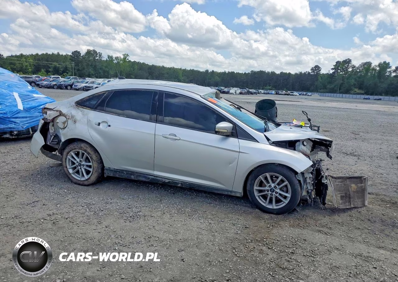 2017 Ford Focus Se VIN:1FADP3F20HL286794 - 4