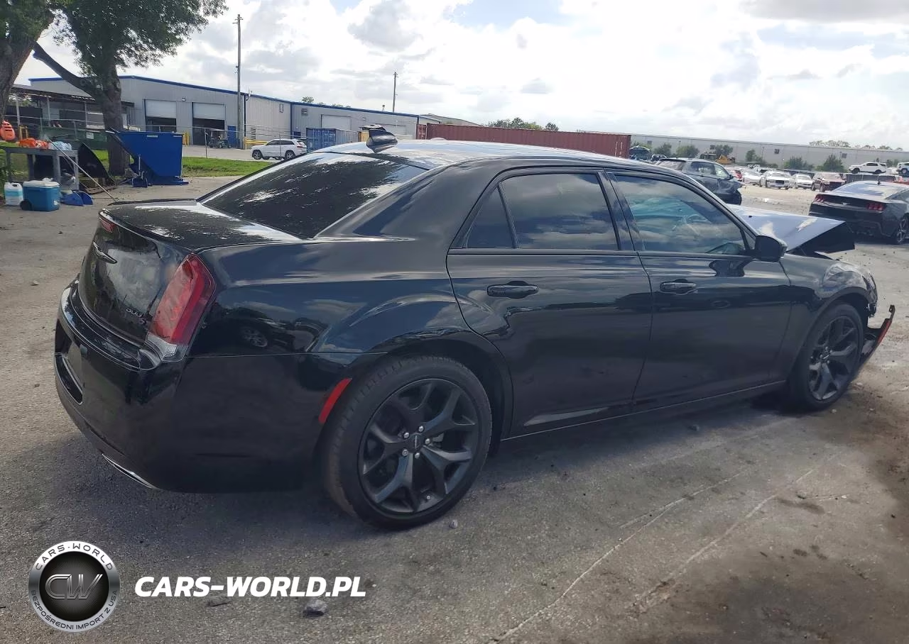 2023 Chrysler 300 S VIN:2C3CCABG6PH647002 - 3
