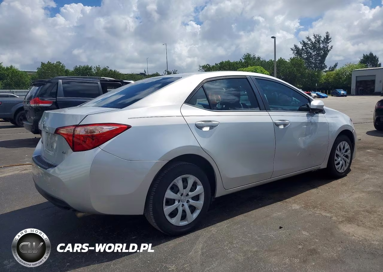 2019 Toyota Corolla Le VIN:5YFBURHE5KP926761 - 3