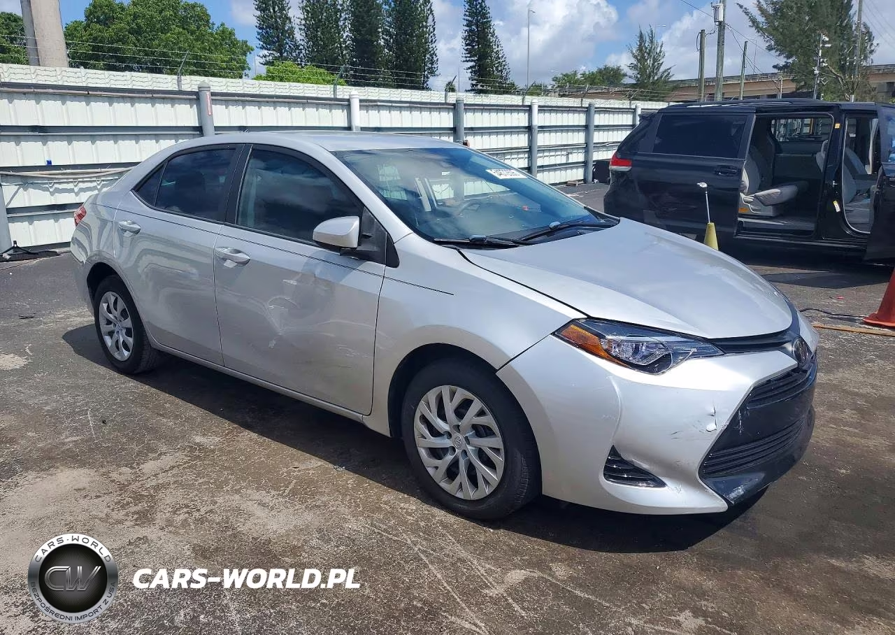 2019 Toyota Corolla Le VIN:5YFBURHE5KP926761 - 4