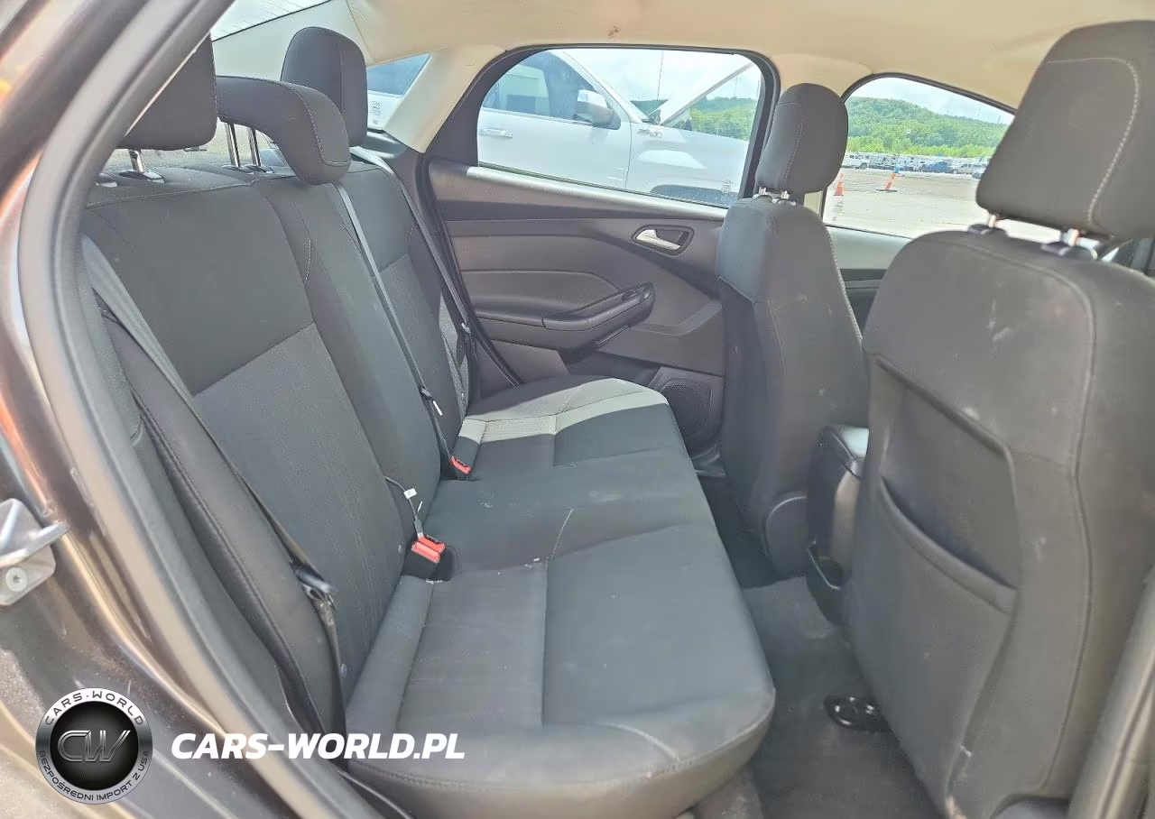 2018 Ford Focus Se VIN:1FADP3FE0JL321821 - 10