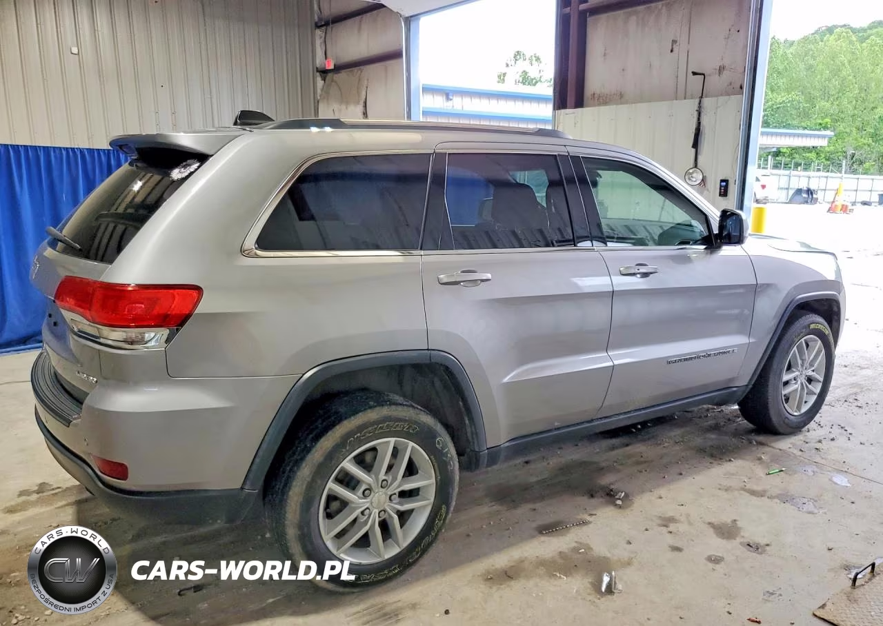 2018 Jeep Grand Cherokee Laredo VIN:1C4RJFAG2JC312761 - 3