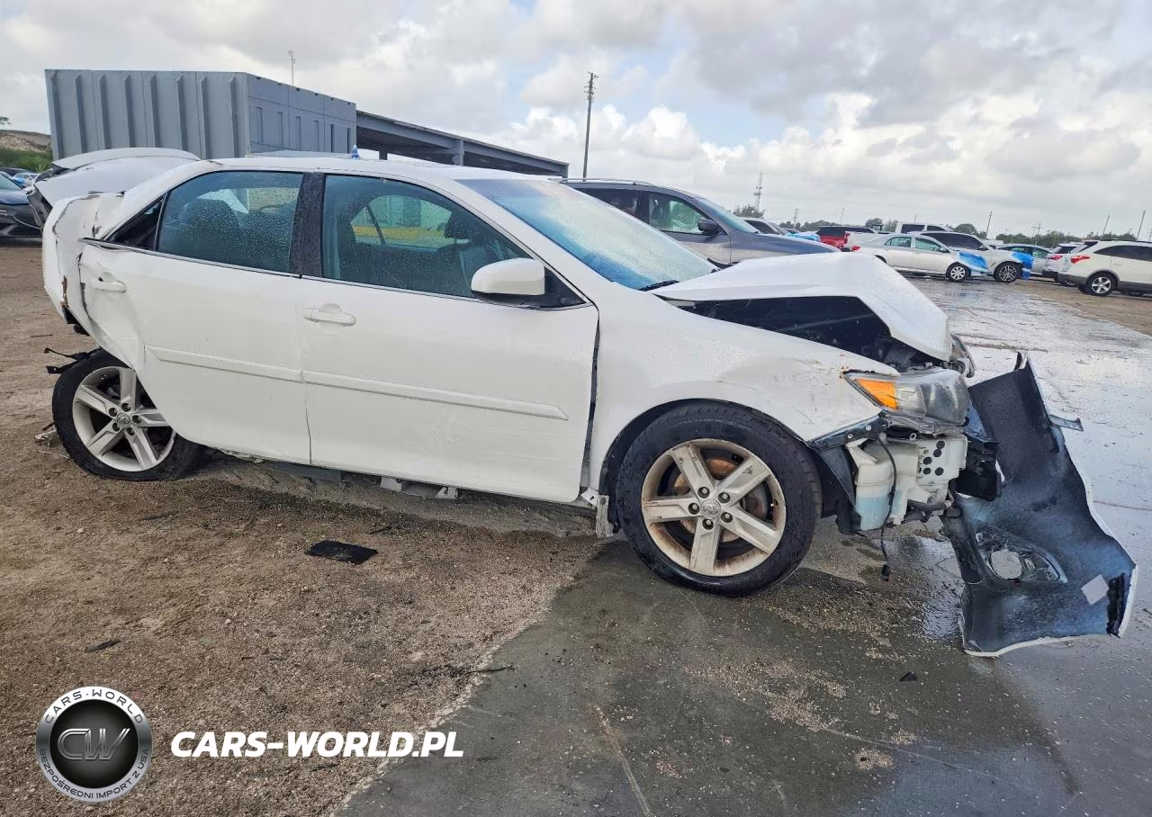 2013 Toyota Camry Se VIN:4T1BF1FK3DU211743 - 4