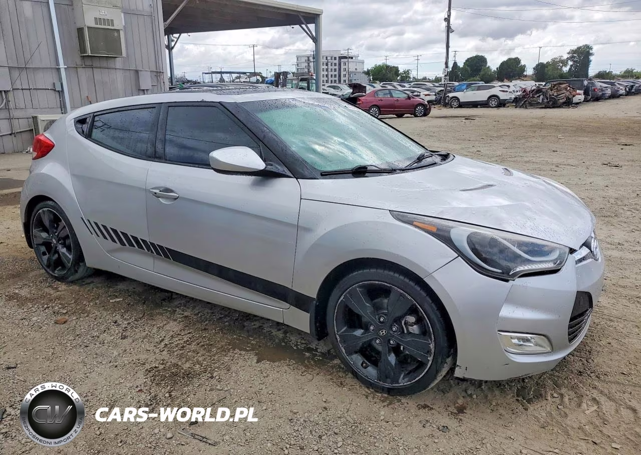 2013 Hyundai Veloster Base VIN:KMHTC6AD4DU101111 - 4