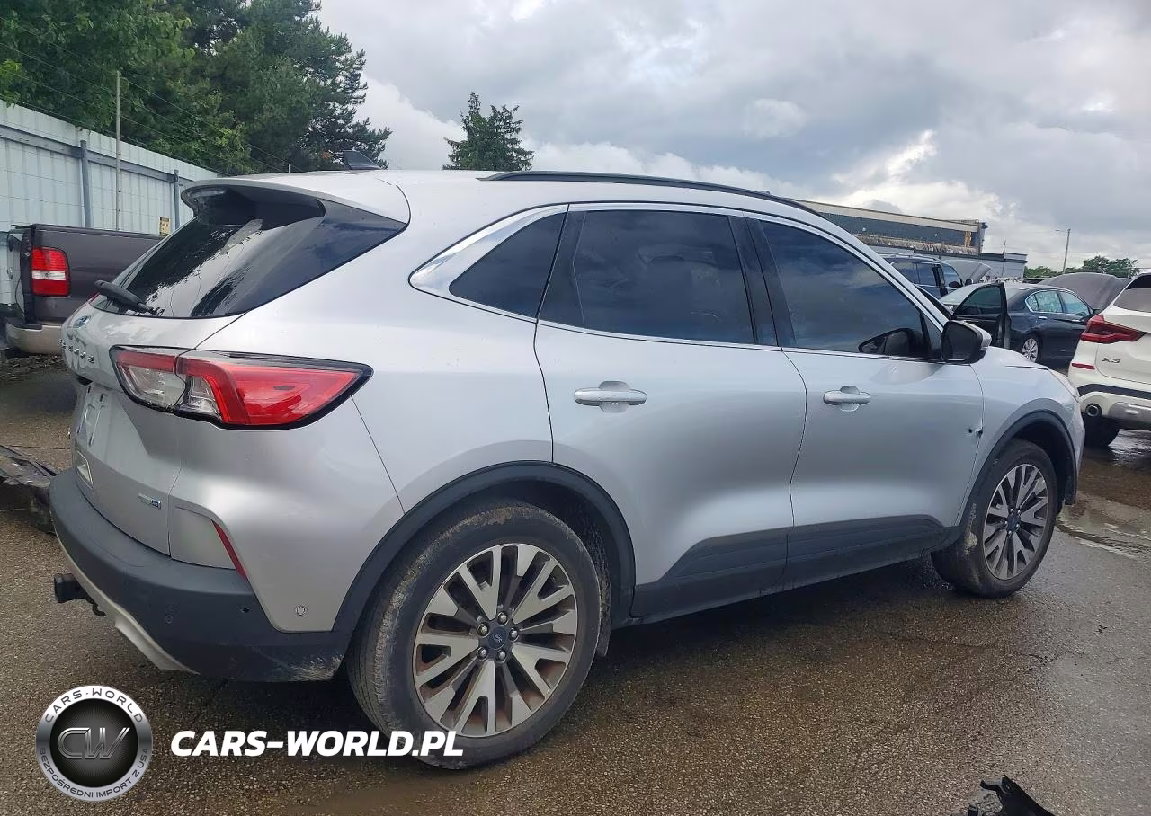 2020 Ford Escape Titanium VIN:1FMCU9J95LUA49805 - 3