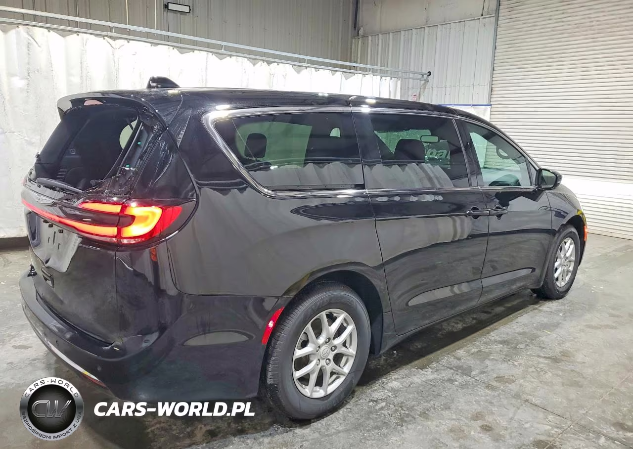 2026 Chrysler Pacifica Select VIN:2C4RC1BG2TR239686 - 3