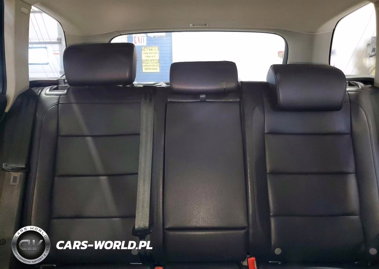 2010 Volkswagen Jetta Tdi VIN:3VWPL7AJ4AM686528 - 10