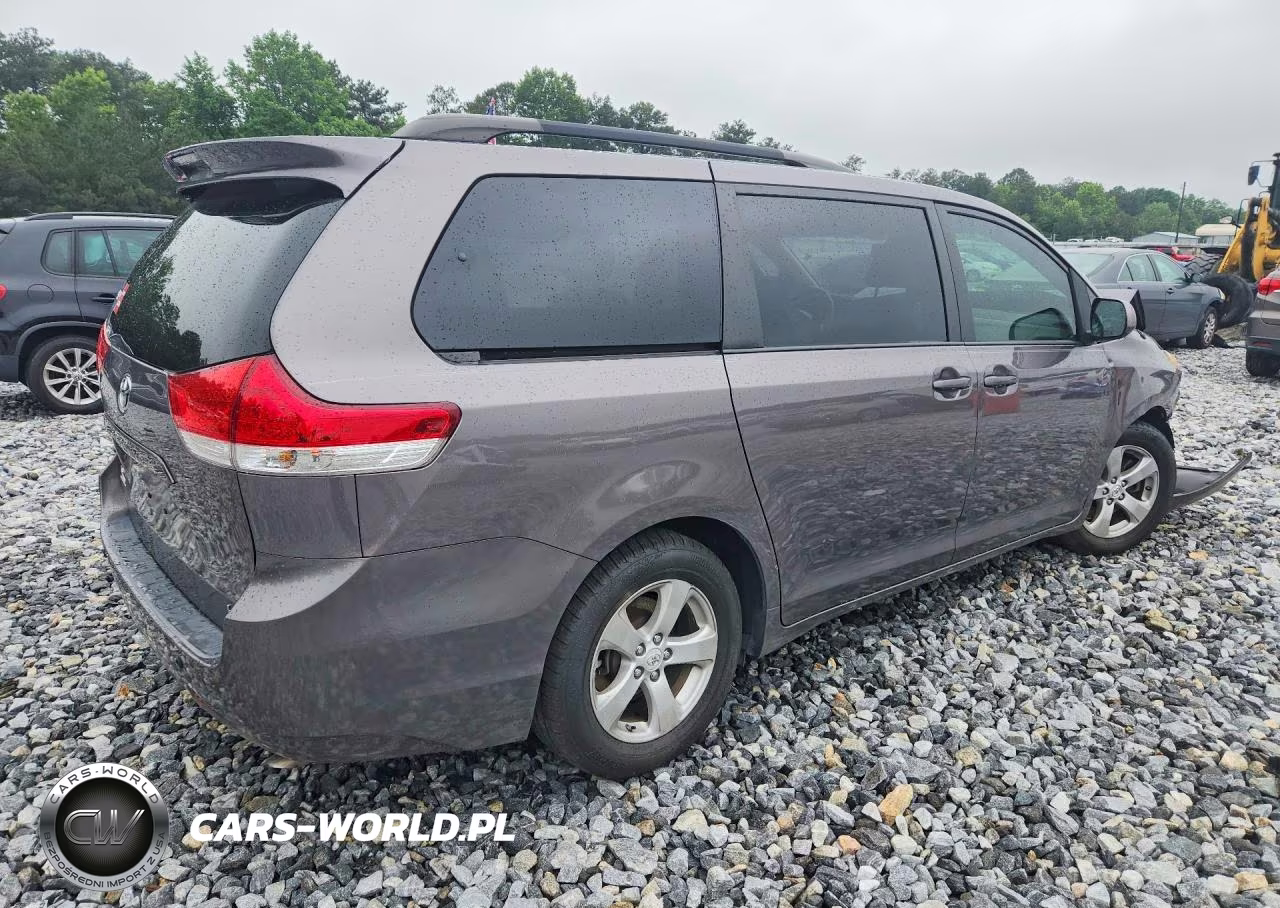 2012 Toyota Sienna Le VIN:5TDKK3DC0CS264653 - 3