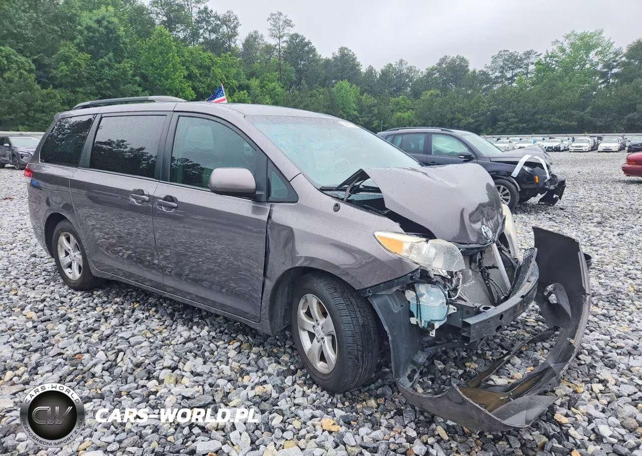 2012 Toyota Sienna Le VIN:5TDKK3DC0CS264653 - 4